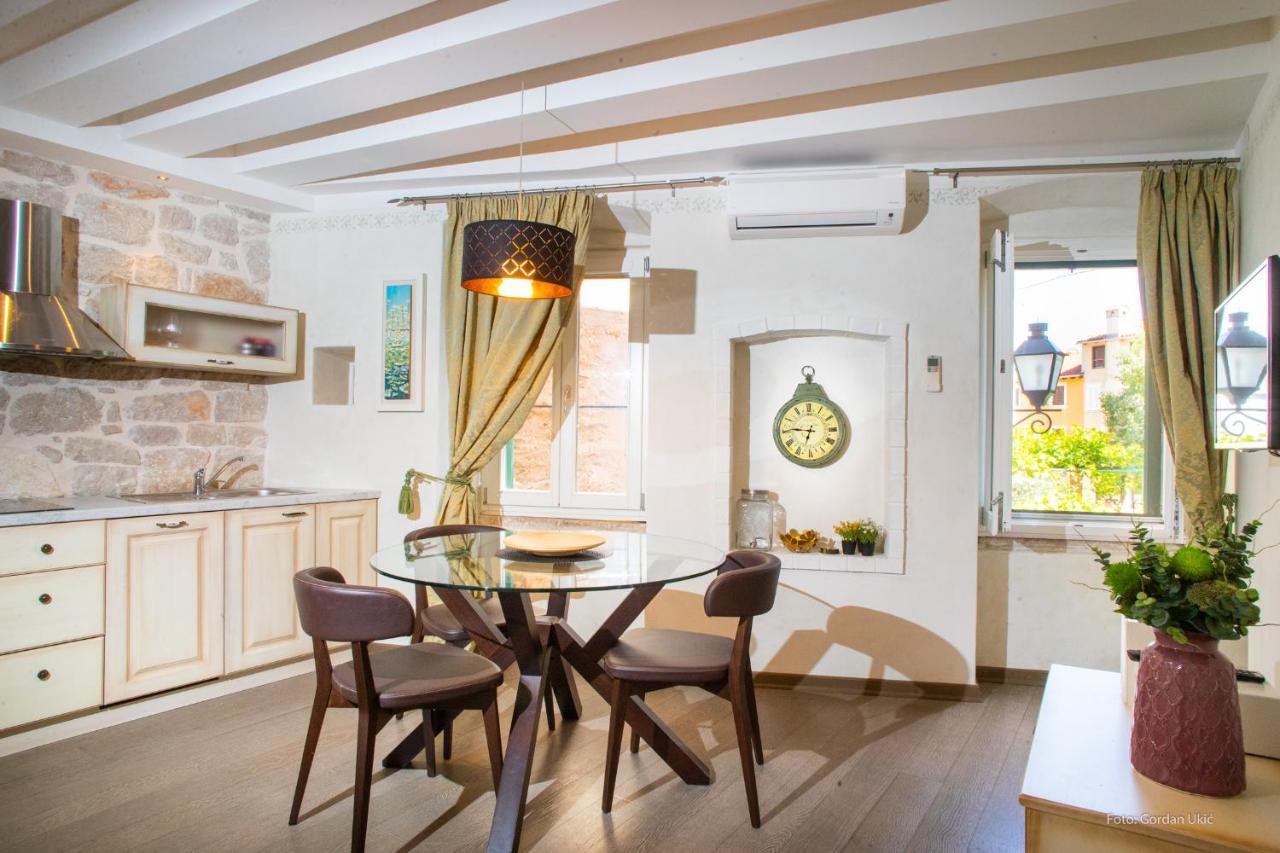 Nata Apartment 4 Stars Ровинь Экстерьер фото